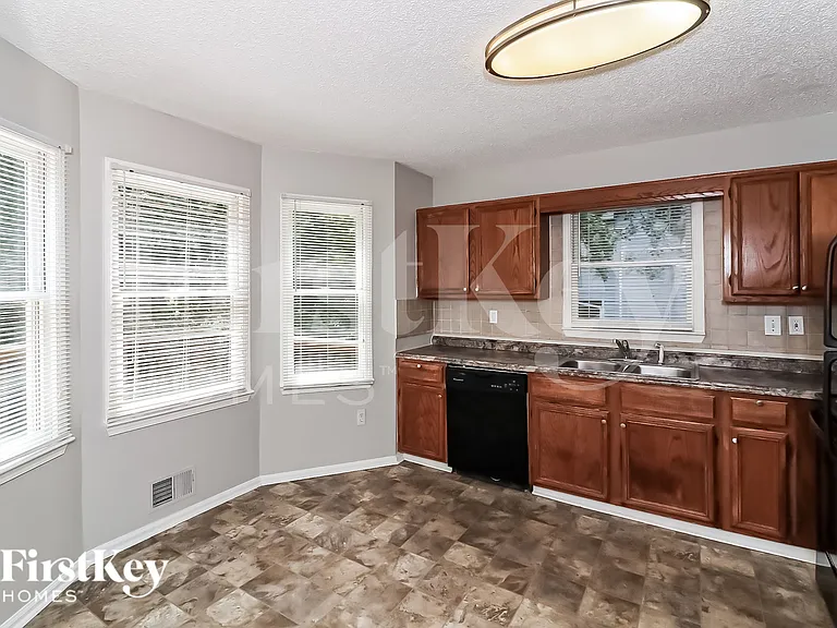 1688 Independence Dr — Photo 7