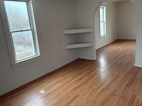 5th image of 518 Eagle St APT 3