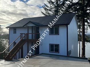 572 Columbia St #B, Cathlamet, WA 98612