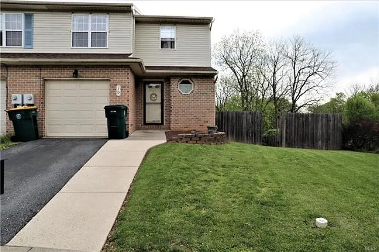 10 Heritage Ln photo 1