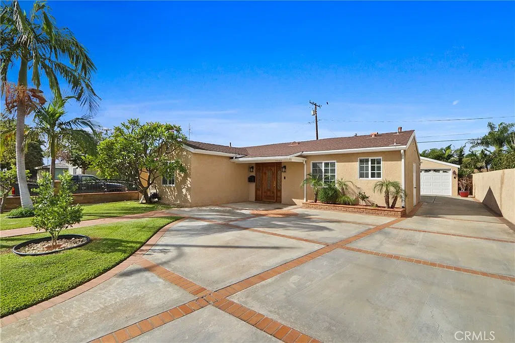 4 bed, 1600 sqft, $4,600 — Photo 2