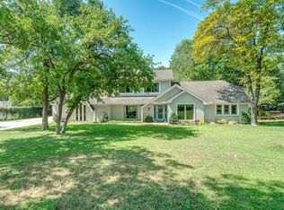 1644 Red Fox Rd, Edmond, OK 73034