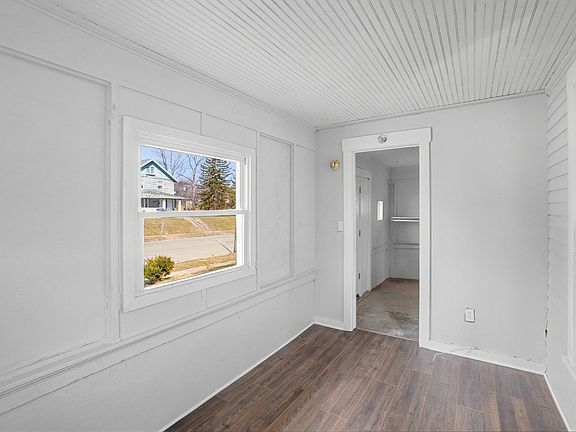 3rd image of 434 Lexington Ave