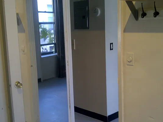 Rented by Niko International Brokerage | media 22