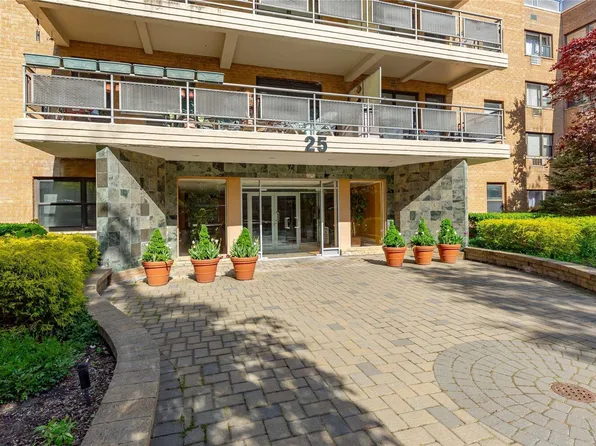 25 Park Place #3-O, Great Neck, NY 11021