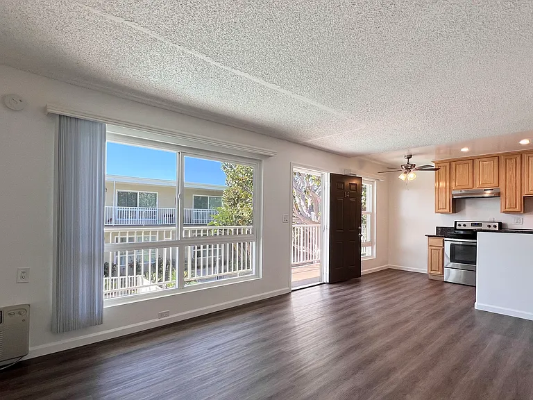 Orange Plaza Villa Apartments — Photo 11