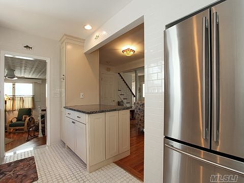 4th image of 51 Wilson Dr