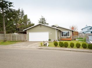 2092 Grant St, North Bend, OR 97459