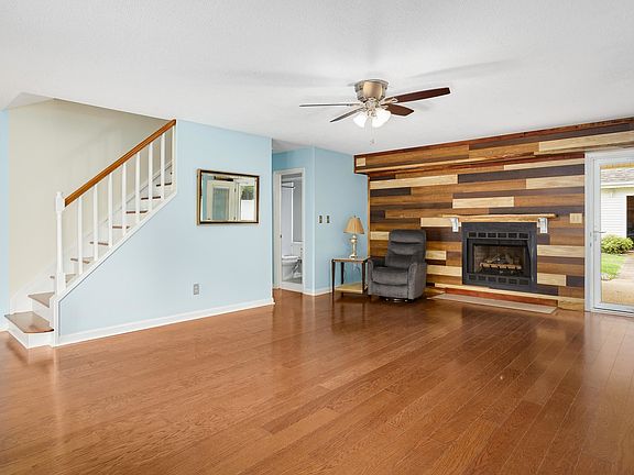 4th image of 147 W Oak Hill Dr