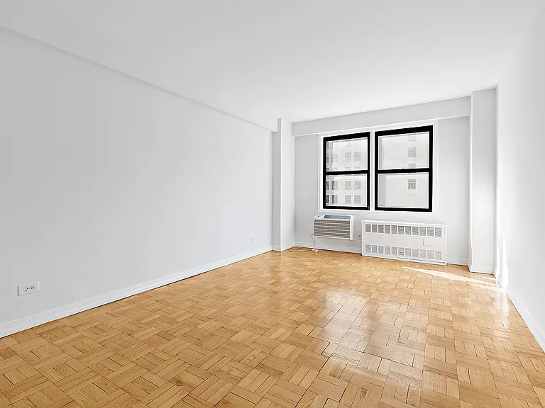 200 E 15th St #7D — Photo 8