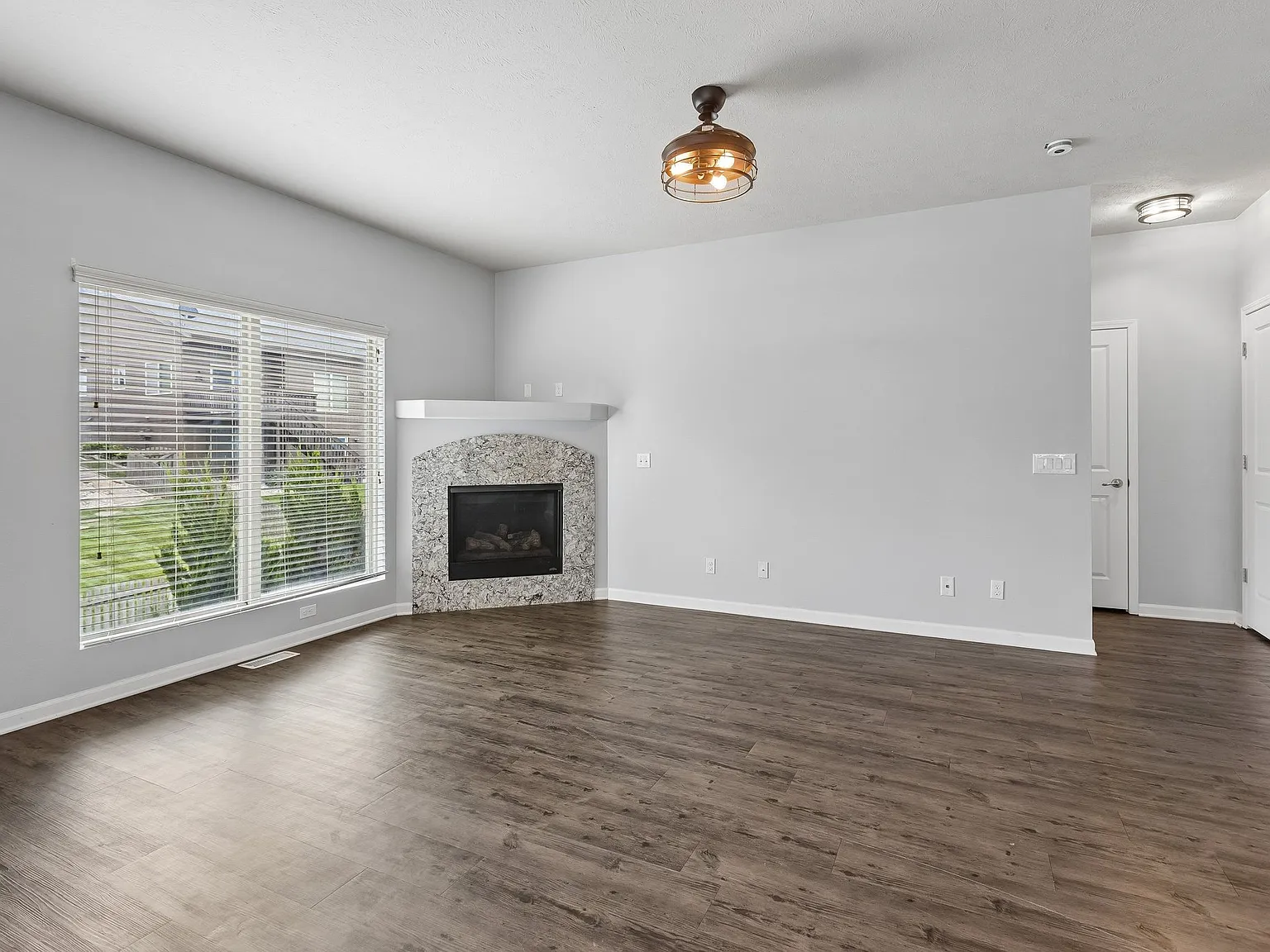 4 bed, 2190 sqft, $3,000 — Photo 4