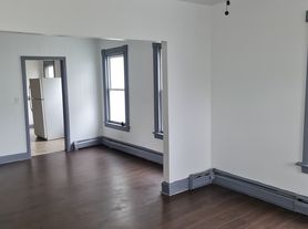 83 Lounsbury Ave