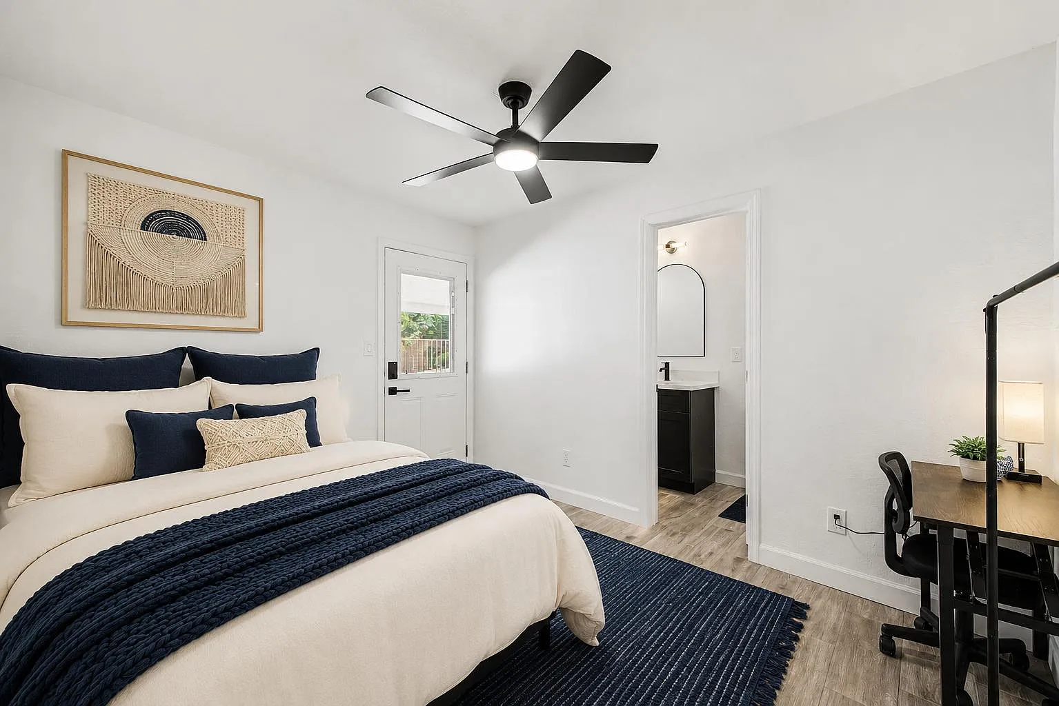 4 bed, 5.0 bath, 2800 sqft, $1,312 — Photo 1