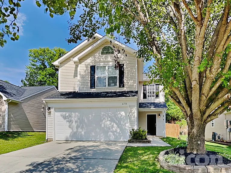 6716 Commack Dr — Photo 2