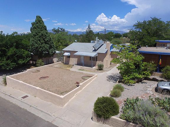 2nd image of 1624 Stanford Dr SE
