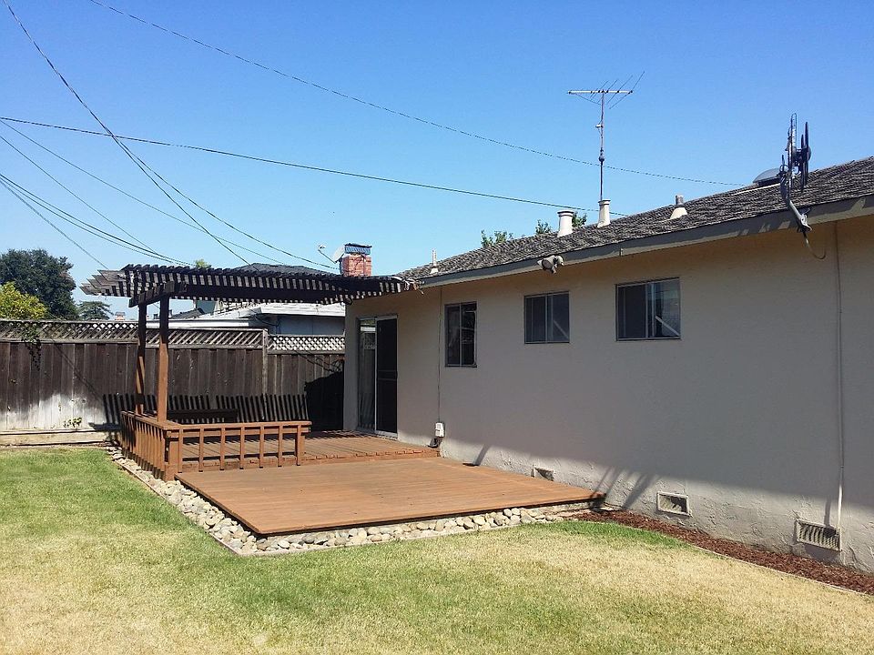 2nd image of 942 Lovell Ave