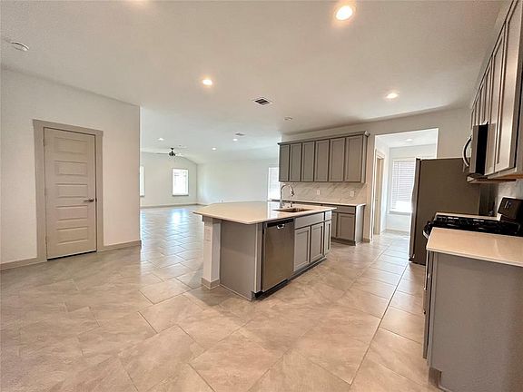 3rd image of 29403 Pikes Peak Dr