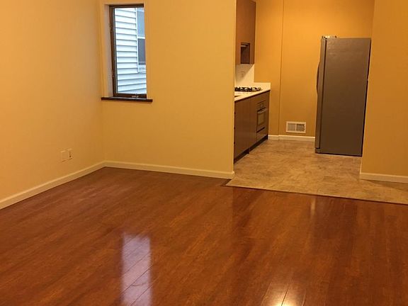 4th image of 8925 172nd St #3