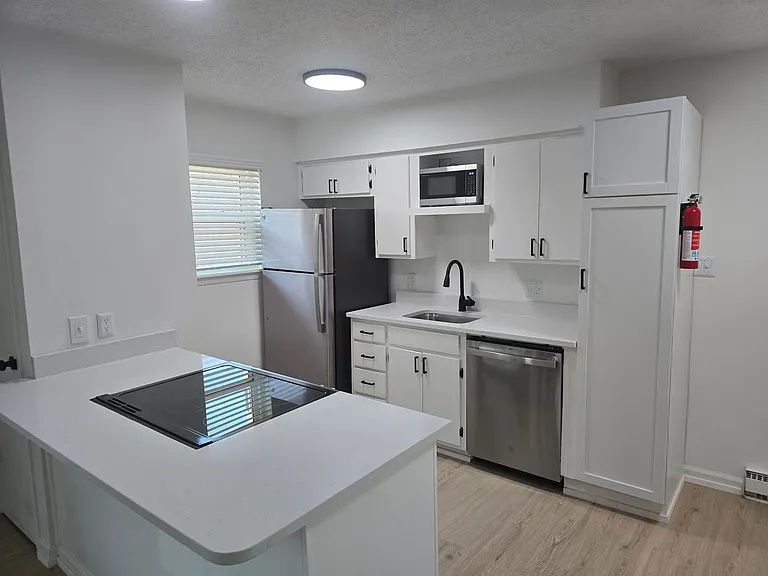 West Apartments — Photo 38