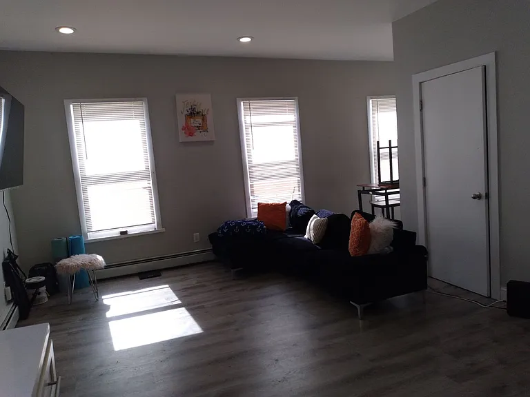 497 Yates St — Photo 10