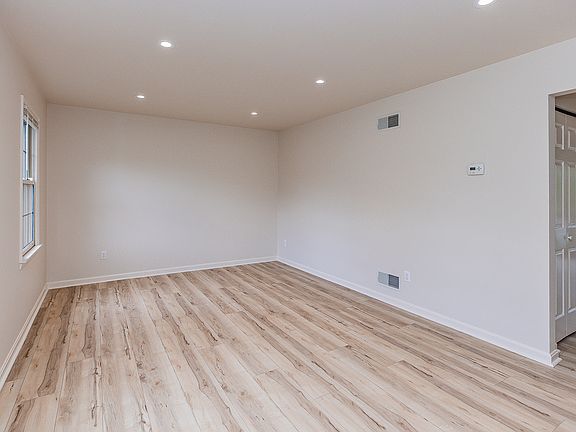 3rd image of 11 Duffield Dr #11