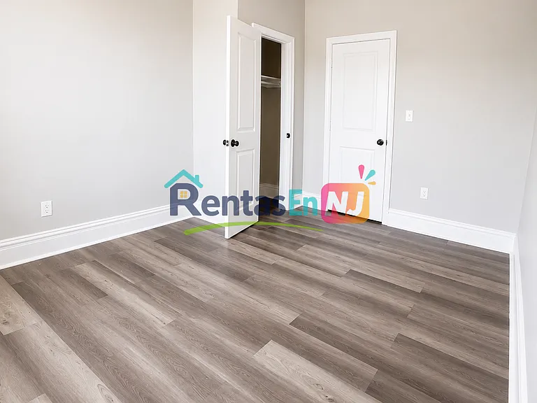 380 N 11th St #5A — Photo 3