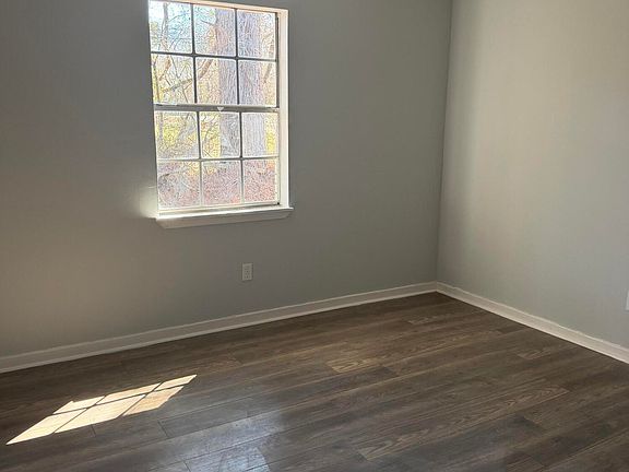3rd image of 106 Lillie Dr