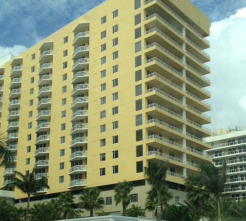 3rd image of 1551 N Flagler Dr APT 516