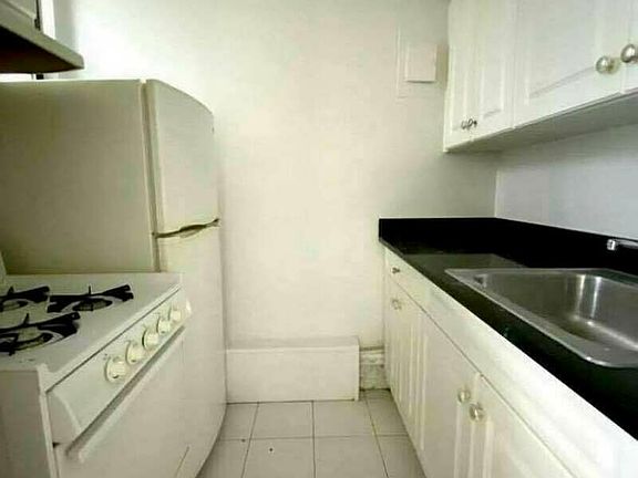 4th image of 1066 1st Ave #3A