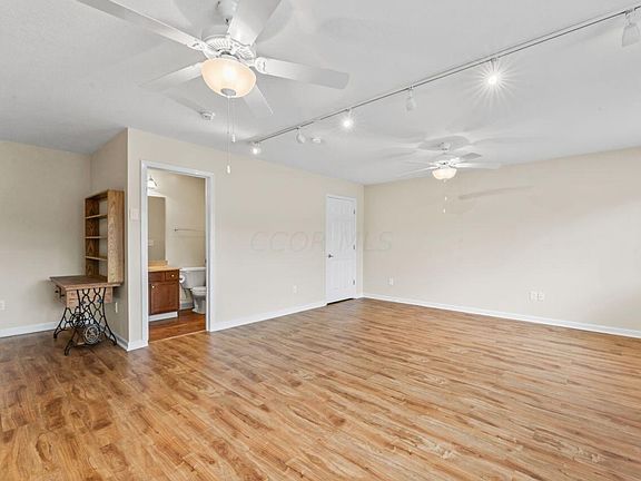 4th image of 131 Hillview Ct