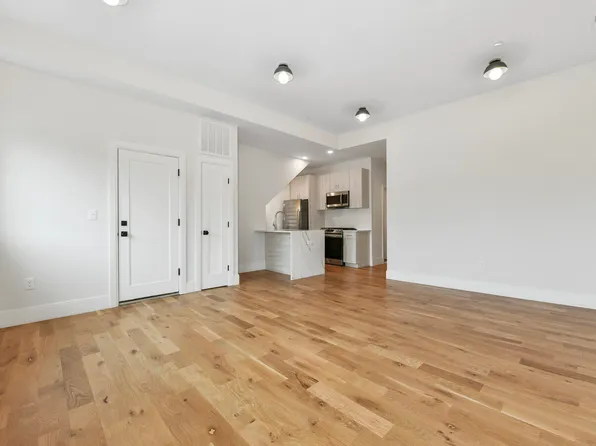 198 Maverick St #3, Boston, MA 02128