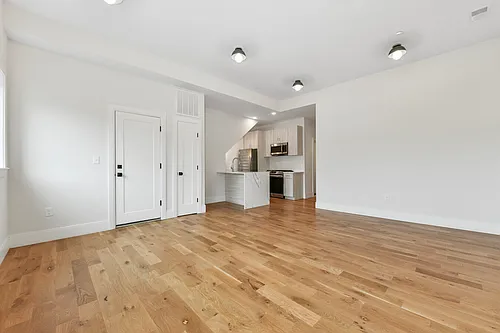 198 Maverick St #3 Photo 1