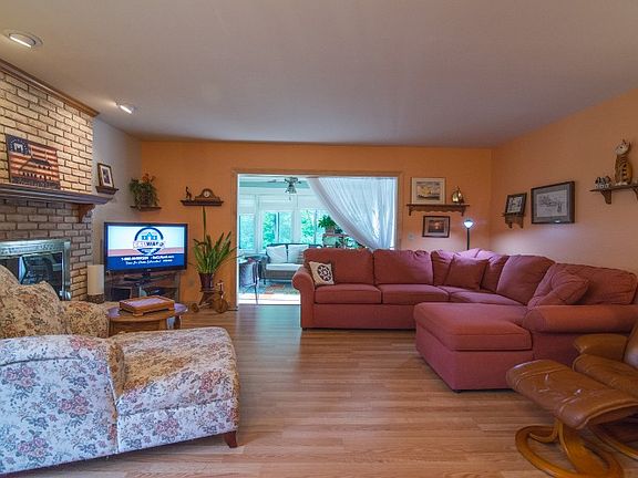 4th image of 4861 Appletree Ln