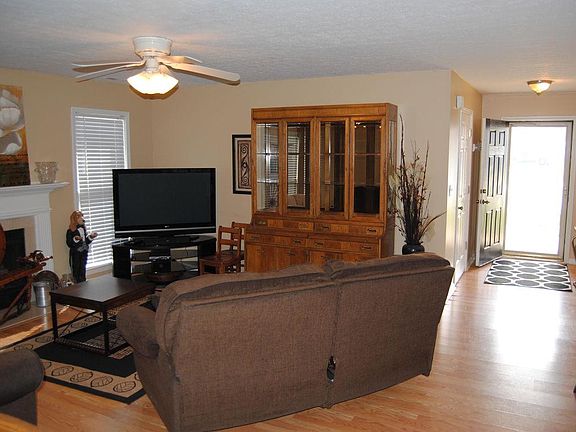 3rd image of 3332 Rainview Cir
