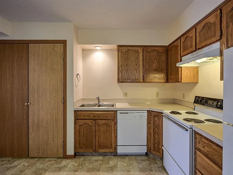 L shaped kitchen at Gretna Oaks.