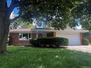 3582 Paddington Dr, Troy, MI 48084