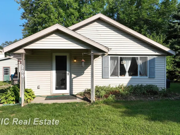 206 N Brady St, Vassar, MI 48768