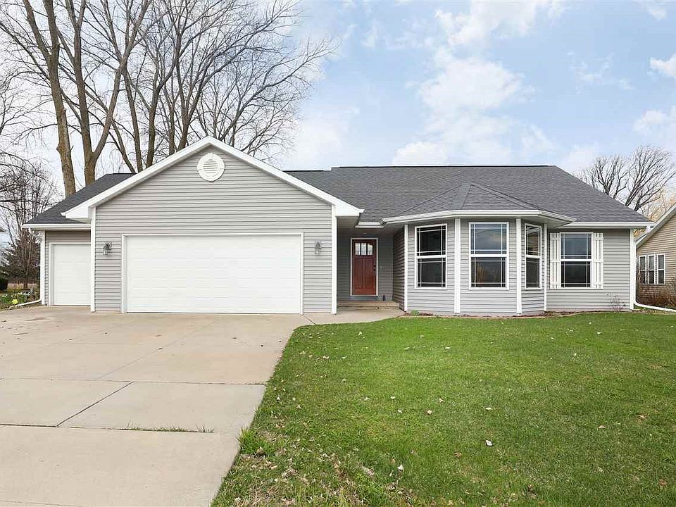 1st image of 935 Linden Oaks Dr