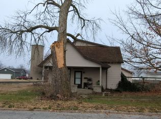 310 W Monroe Ave, Chrisman, IL 61924