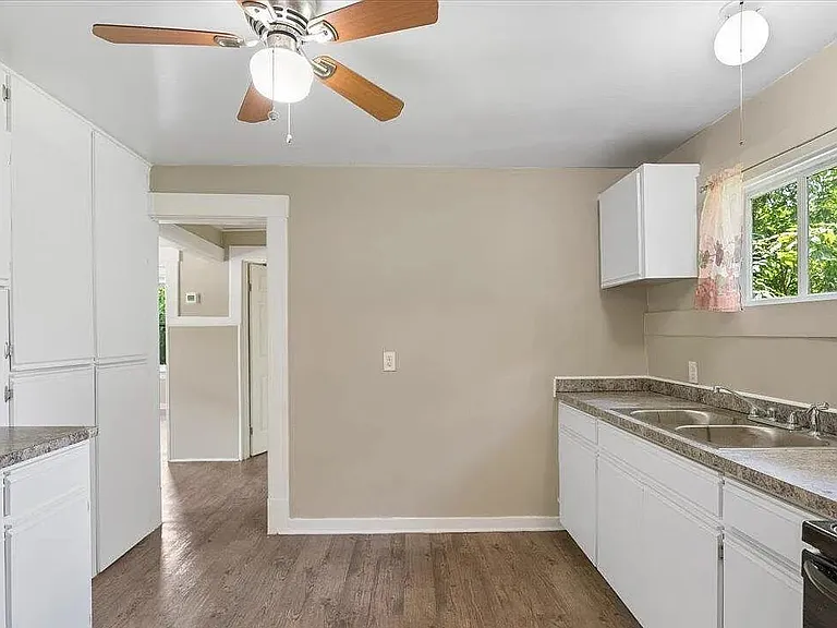 2300 Calloway Dr — Photo 6