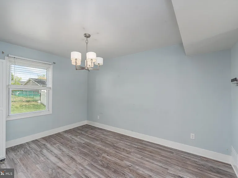 1908 Champlain Dr — Photo 28