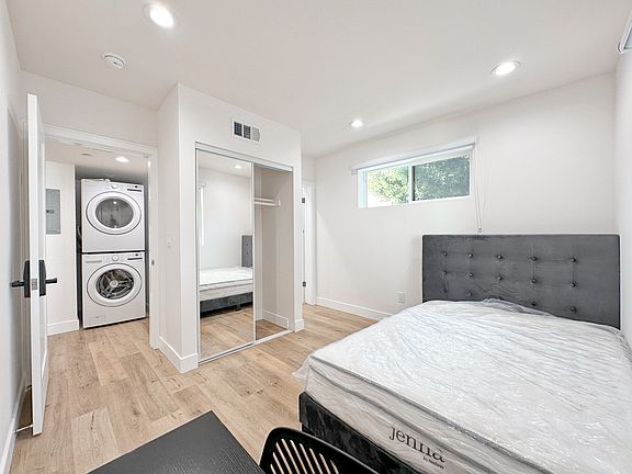 3rd image of 1529 W 35th Pl