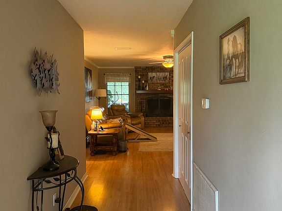 3rd image of 647 Oden Dr
