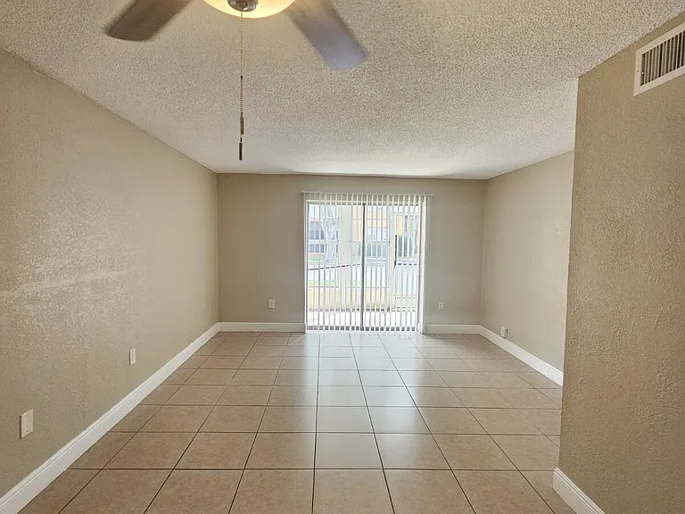 4324 NW 9th Ave #6-1C — Photo 1
