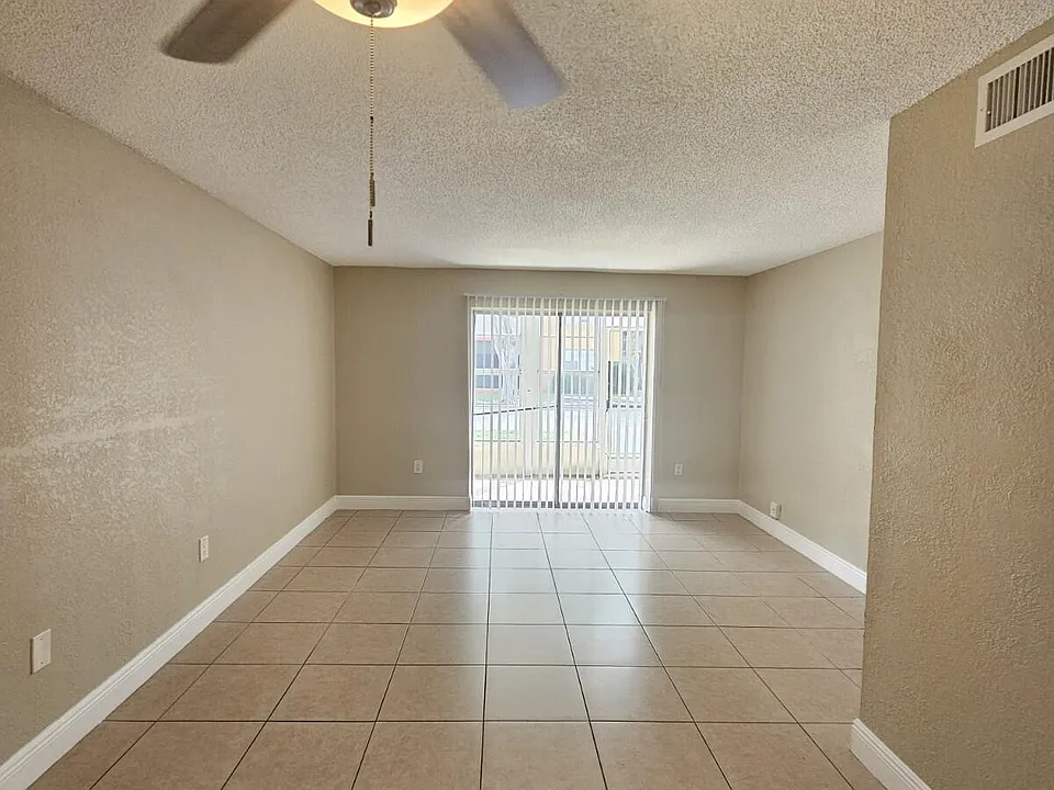 4324 NW 9th Ave #6-1C