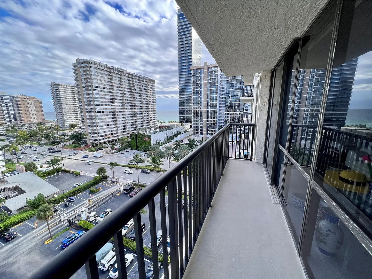 2 bed, 1300 sqft, $3,000 — Photo 4
