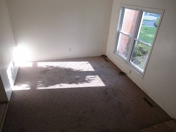 2nd image of 166 S Hillcrest Ave