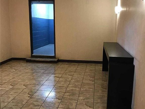 3rd image of 6393 Woodhaven Blvd APT 6H