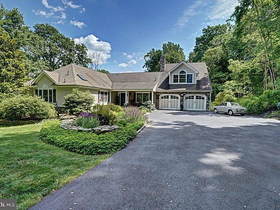 3rd image of 140 Fairview Rd