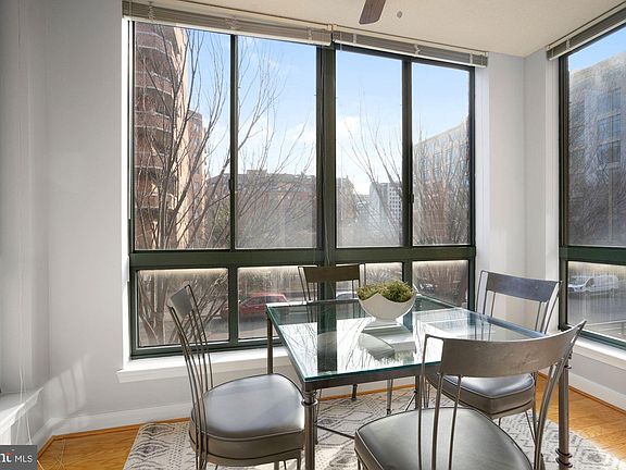 4th image of 1050 N Taylor St #1204